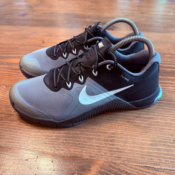 Nike Metcon 2 Women's Gym Shoes Size 9.5 Gray Black Lifting Training Crossfit - Picture 1 of 8